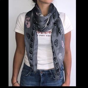 Alexander McQueen scarf, 100% silk 10/10 condition